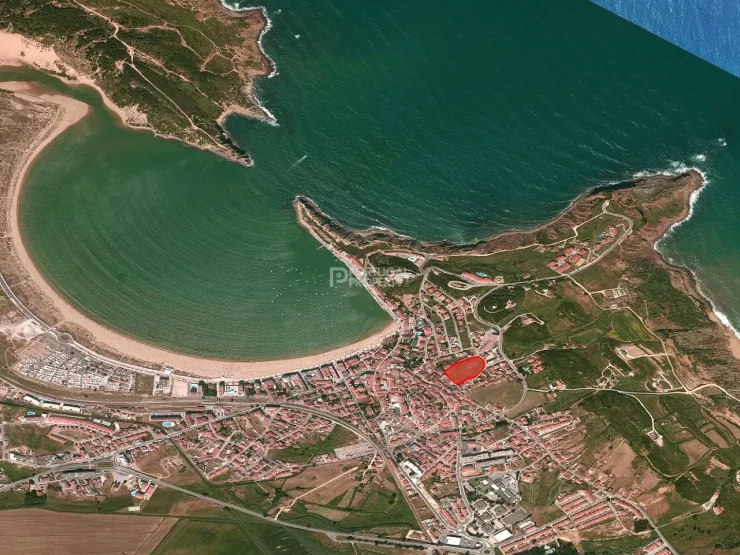 Land in São Martinho do Porto close to the beach