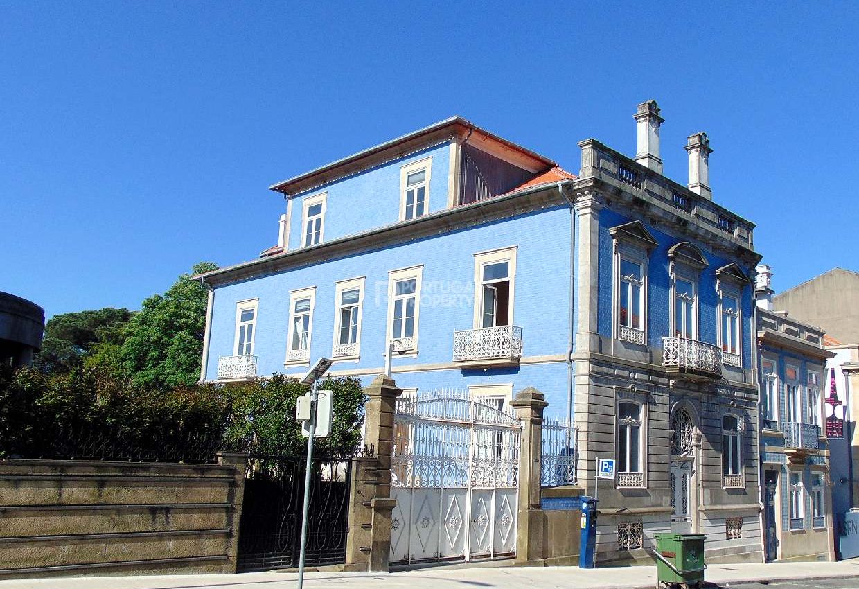 Noble building of unique characteristics