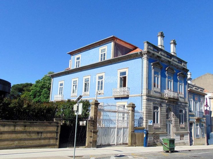 Noble building of unique characteristics