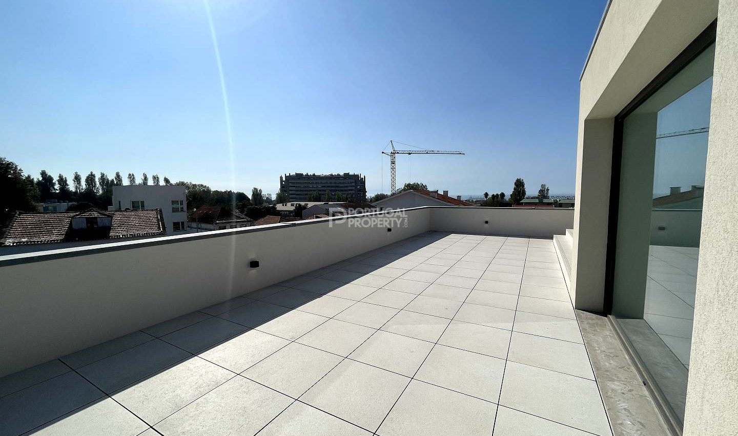Luxury Three-Bedroom Apartment with Terrace and Pool in the Heart of Foz