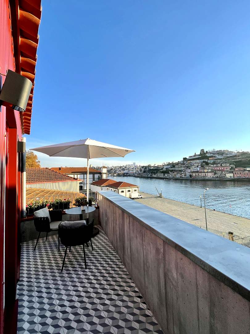 Luxurious Waterfront Building with Four Stunning Apartments on the Banks of the Douro River
