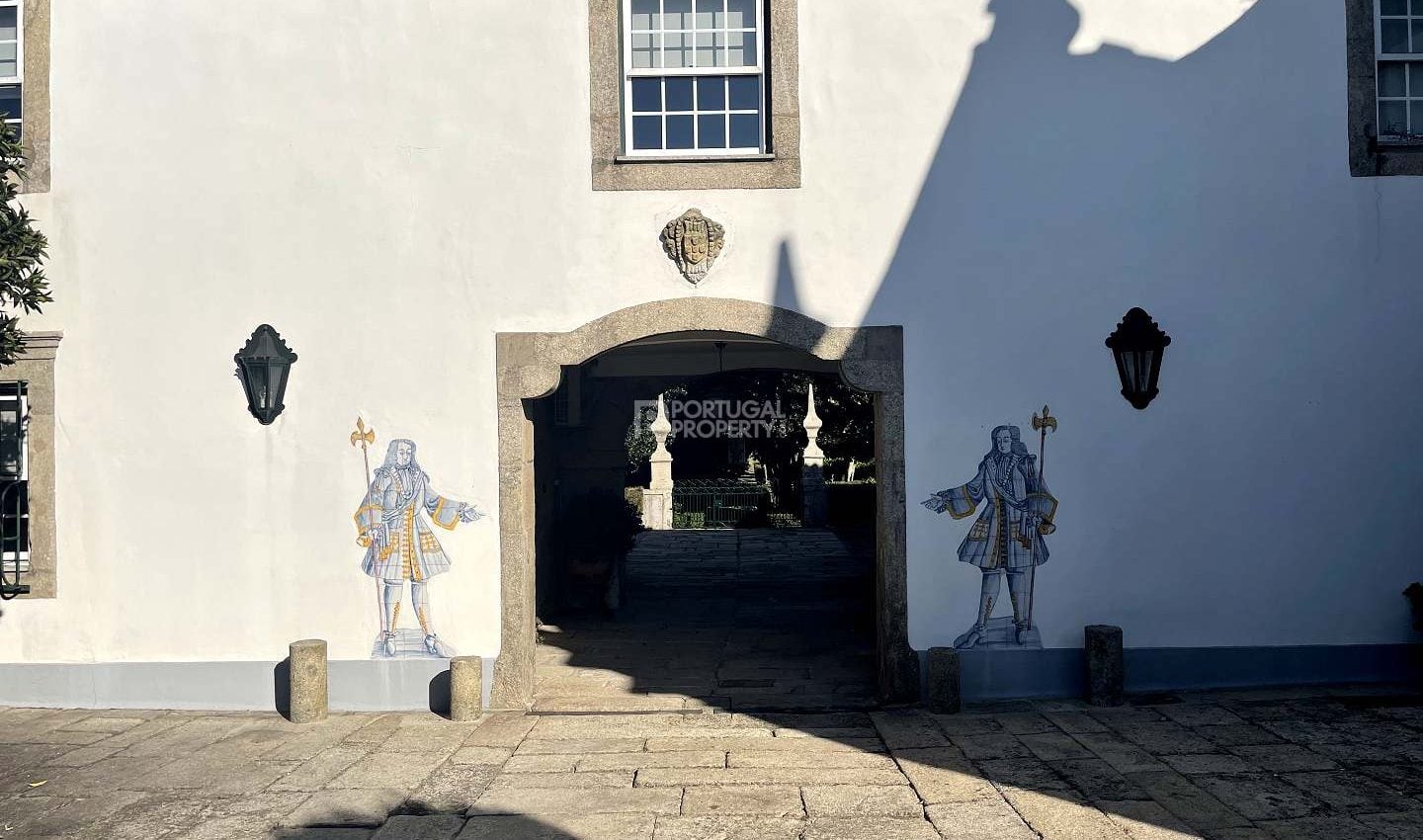 Classic Portuguese Estate 30 Minutes From Downtown Porto