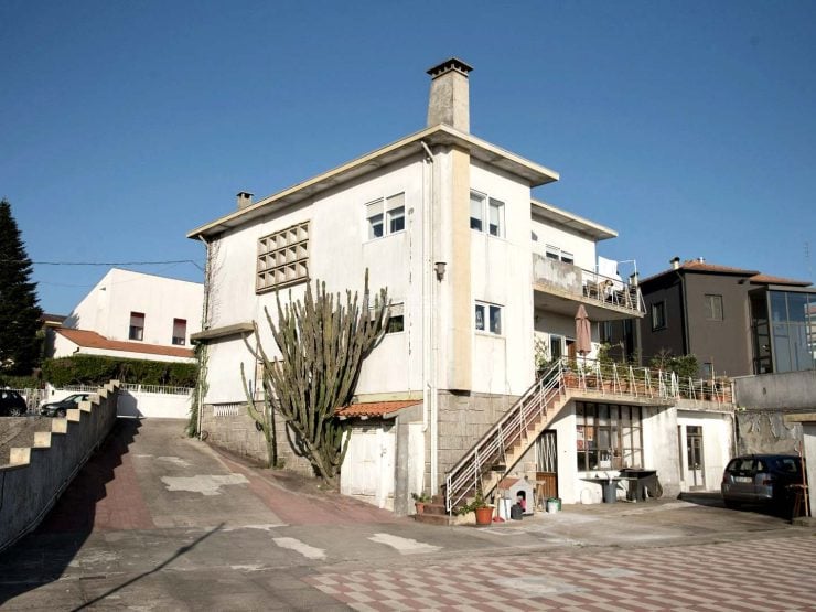 Large Property with Ocean Views & Approved Project for 9 Apartments – V. N. Gaia