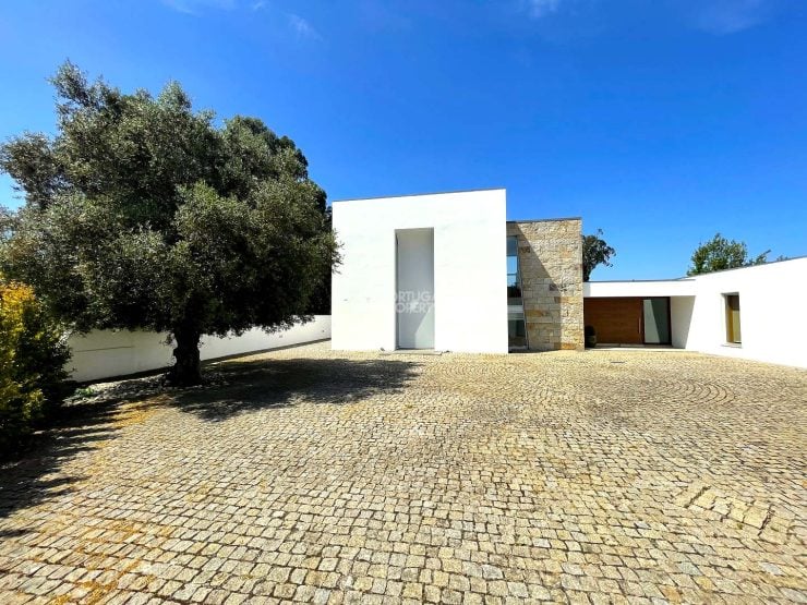 Extraordinary Villa In Aveiro