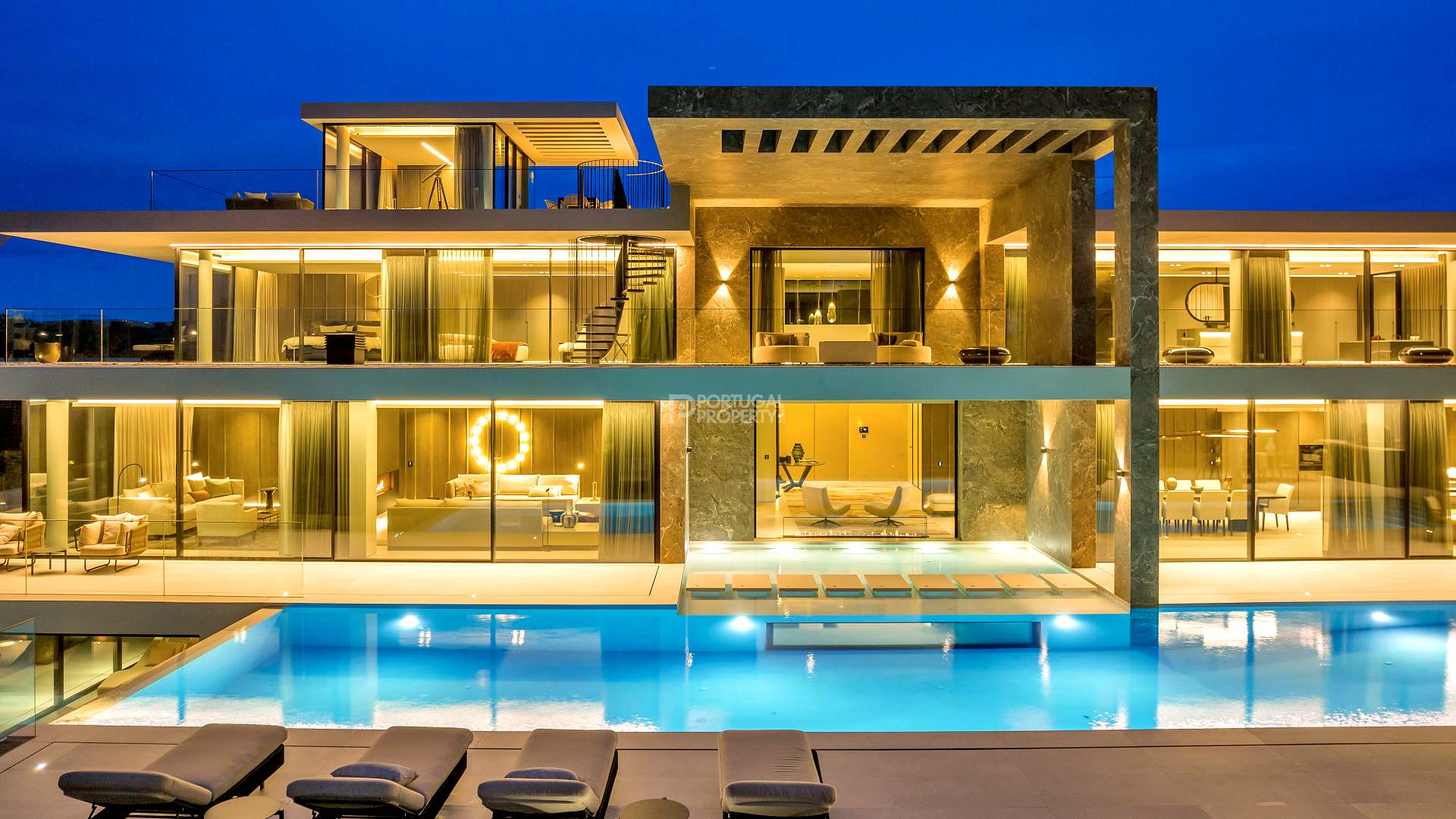 Luxurious Contemporary Villa In Quinta Do Lago: A Masterpiece Of Modern Living