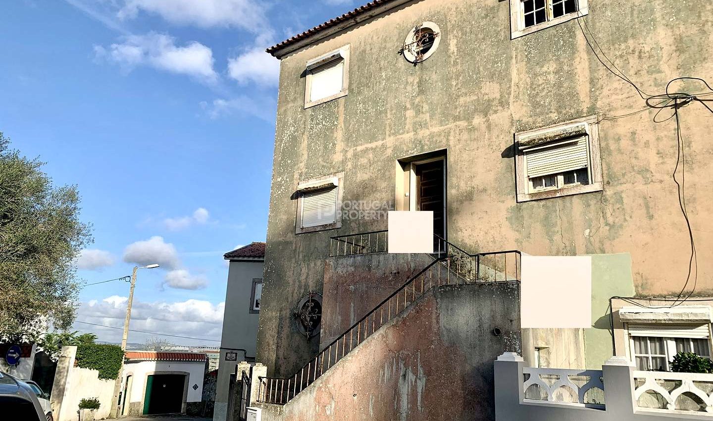 Building To Renovate In Sintra. Central. Excellent Investment Or Private Residency. Building To Renovate In Sintra. Central. Excellent Investment Or Private Residency.