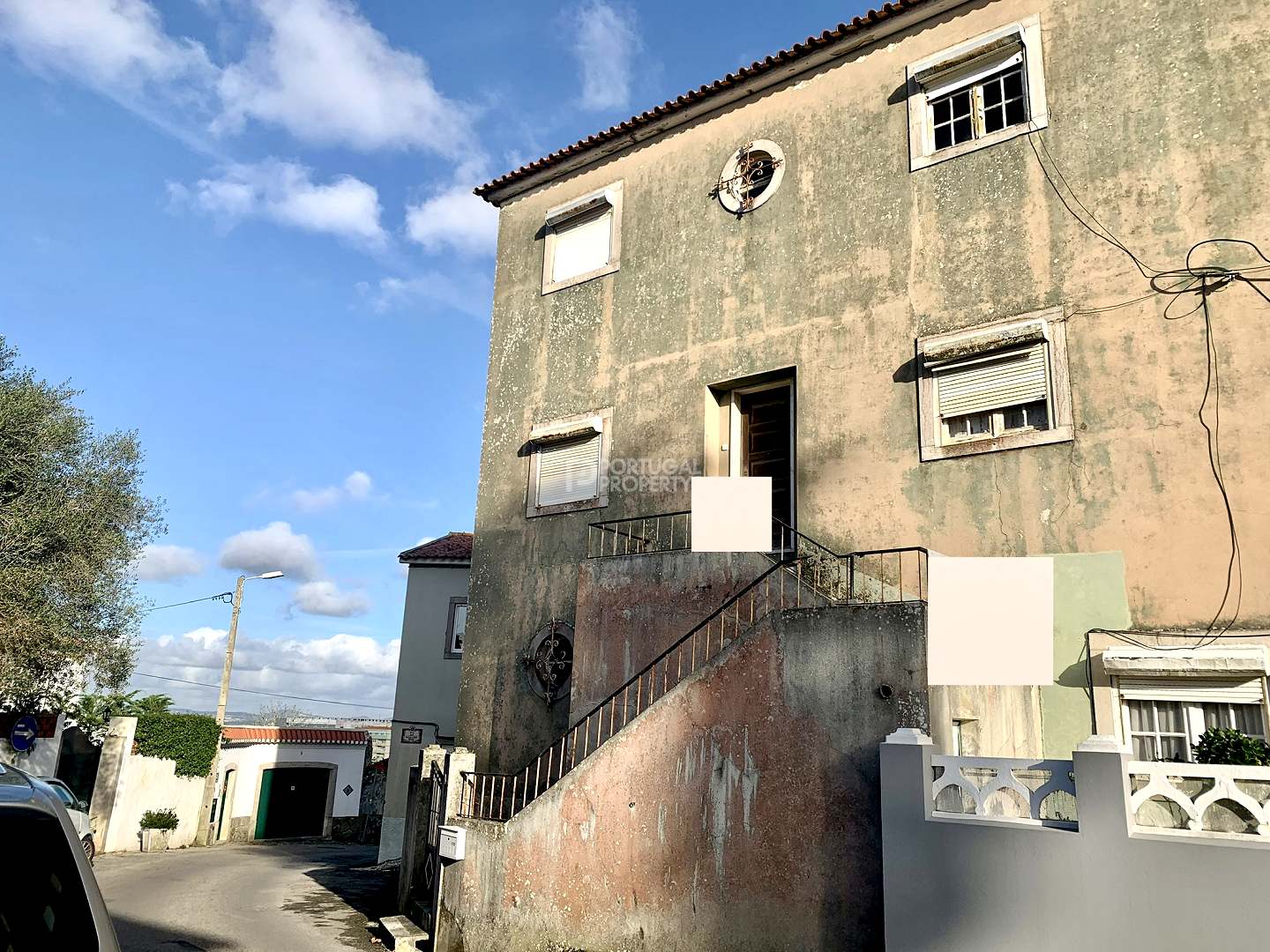 Building To Renovate In Sintra. Central. Excellent Investment Or Private Residency.