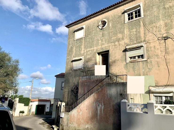 Building To Renovate In Sintra. Central. Excellent Investment Or Private Residency.