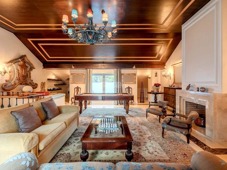 Majestic Urban Haven: Luxurious 6-Bedroom Villa in Praça de Espanha, Lisbon