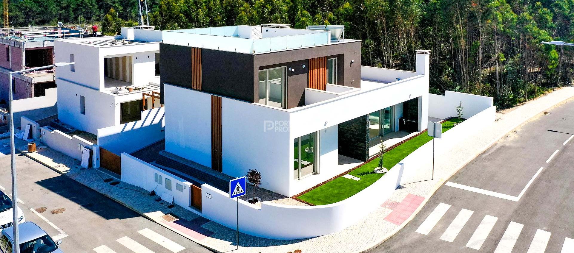 Amazing Villa in São Martinho do Porto with sea views