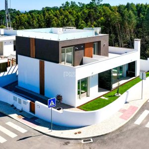 Amazing Villa in São Martinho do Porto with sea views