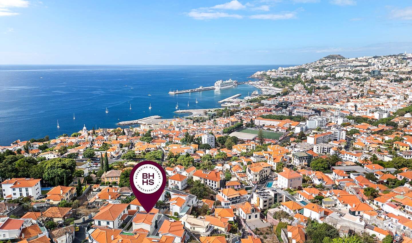 Luxury traditional villa with stunning view, 5 minutes from the centre of Funchal