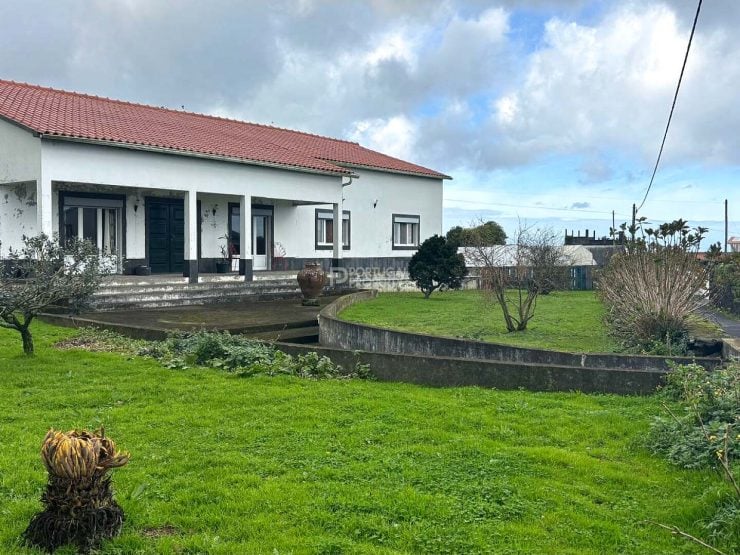 Stunning House in Rabo de Peixe