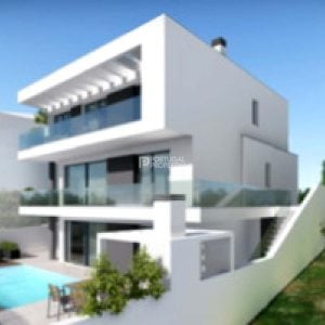 Live In Style: 4-Bedroom Villa With Pool In Sunny Peniche