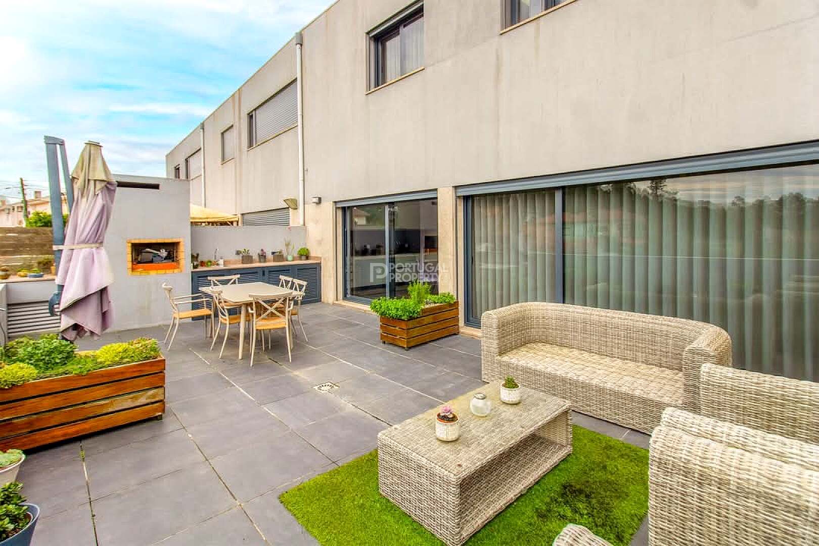 Stylish Contemporary Family House With Premium Finishes Near The Beach
