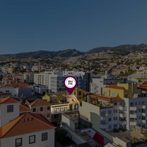 Spacious And Bright 3-Bedroom Duplex Apartment In Funchal