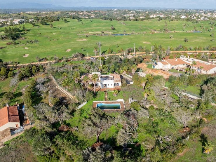 3-Bedroom Villa on 20,000 m² Plot – Full Renovation / Rebuild Project
