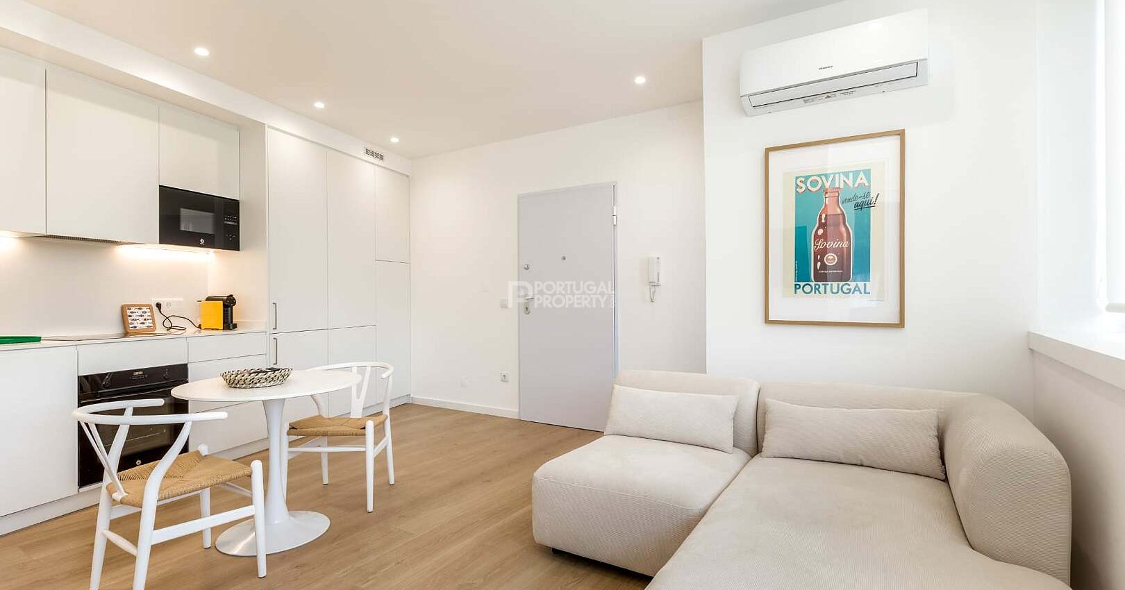 Fully Renovated One-Bedroom Apartment In Central Porto