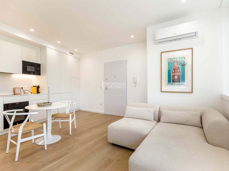 Fully Renovated One-Bedroom Apartment In Central Porto