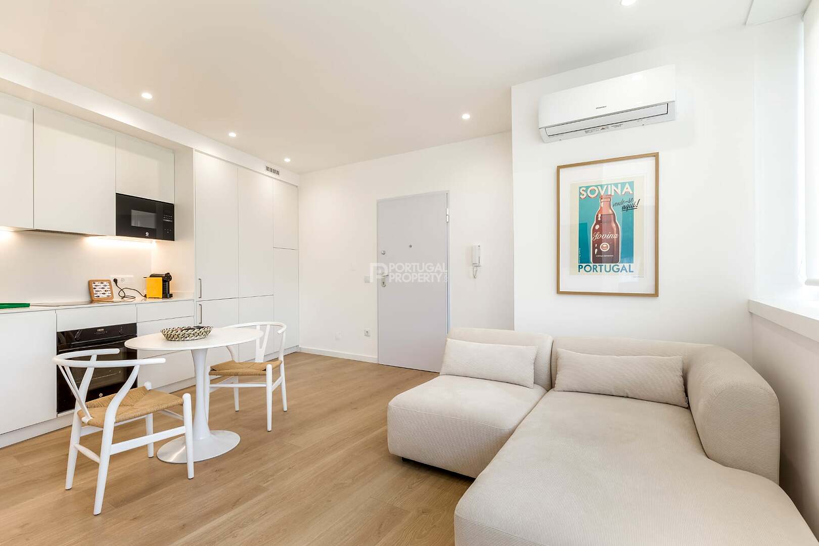 Fully Renovated One-Bedroom Apartment In Central Porto