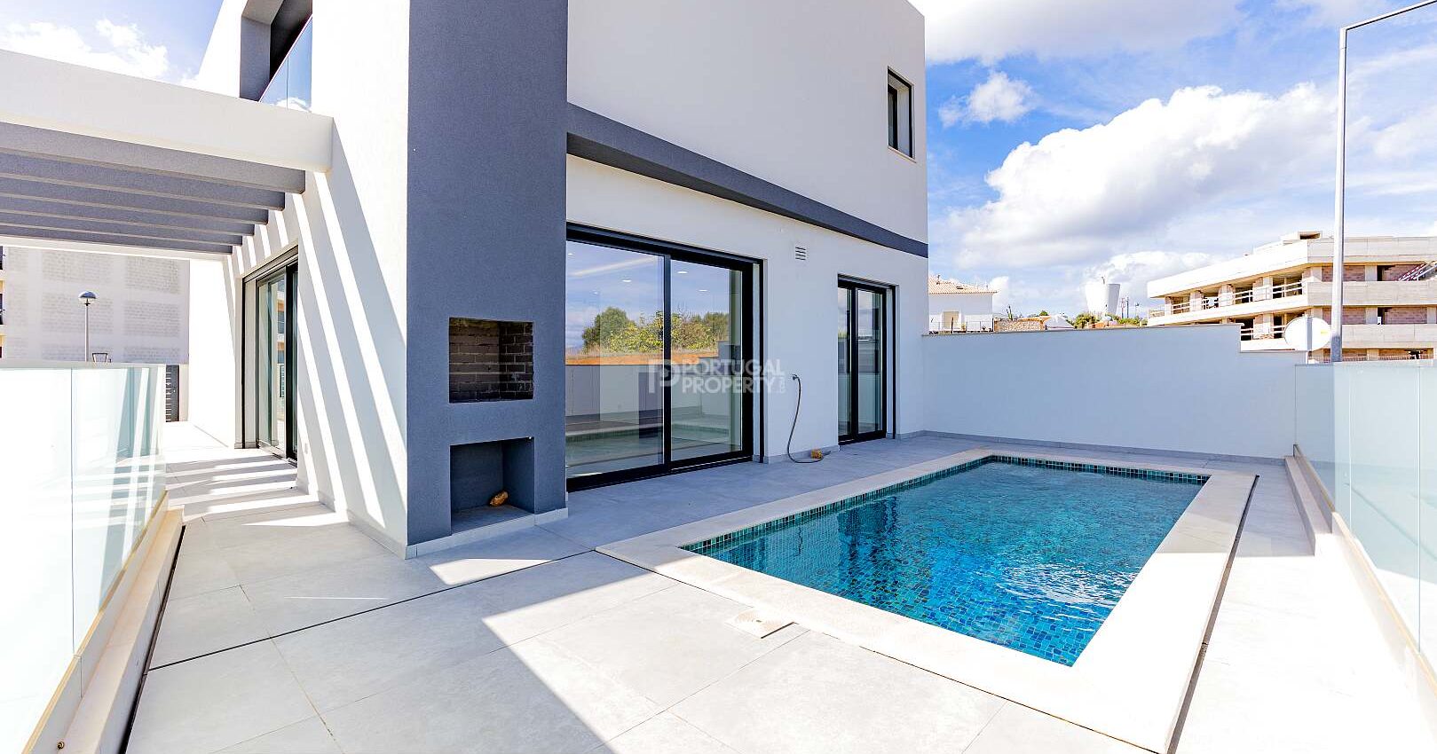 3-Bedroom Villa With Panoramic Countryside And Sea Views In Mexilhoeira Grande, Algarve 3-Bedroom Villa With Panoramic Countryside And Sea Views In Mexilhoeira Grande, Algarve