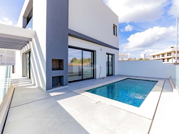 3-Bedroom Villa With Panoramic Countryside And Sea Views In Mexilhoeira Grande, Algarve