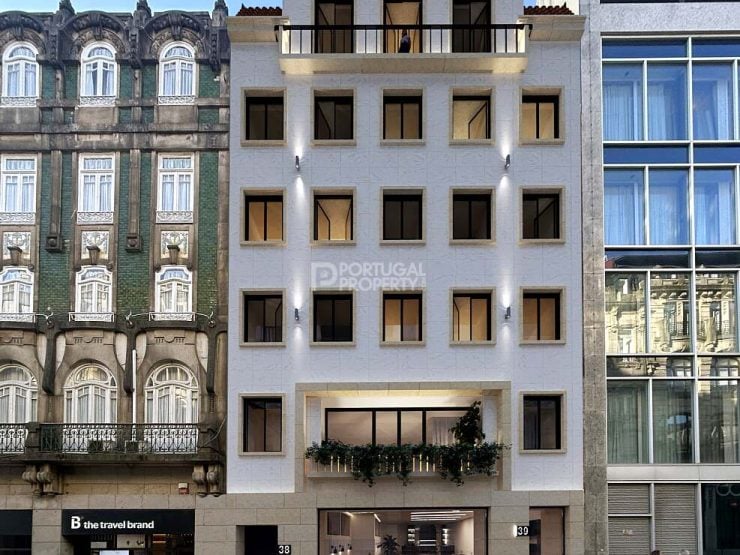 Renovated Apartments And Prime Commercial Space On Rua De Sá Da Bandeira, Porto